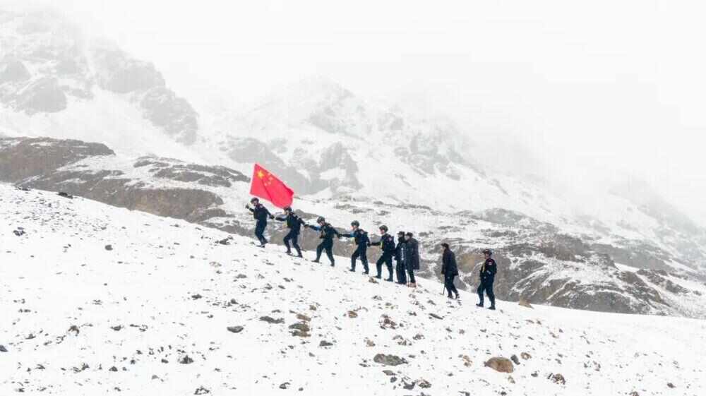 —走进帕米尔高原“生命禁区”冰球突破我站立的地方是中国—(图4)