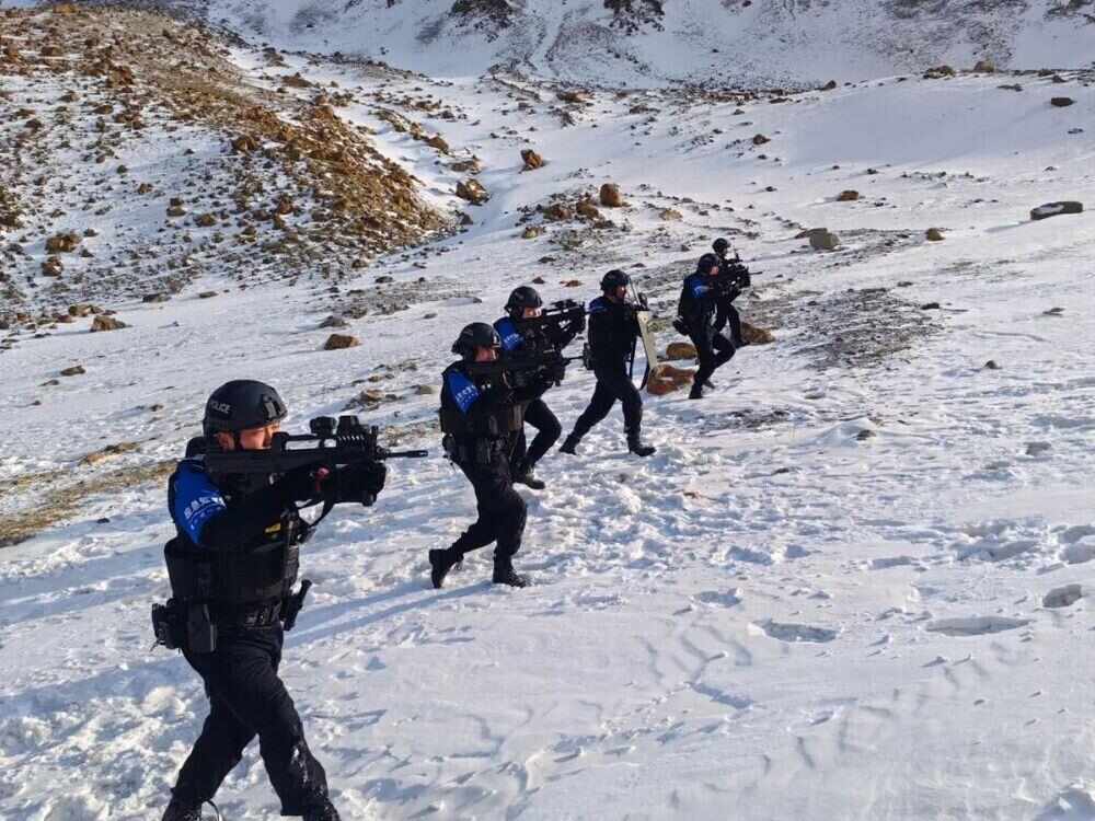 —走进帕米尔高原“生命禁区”冰球突破我站立的地方是中国—(图8)