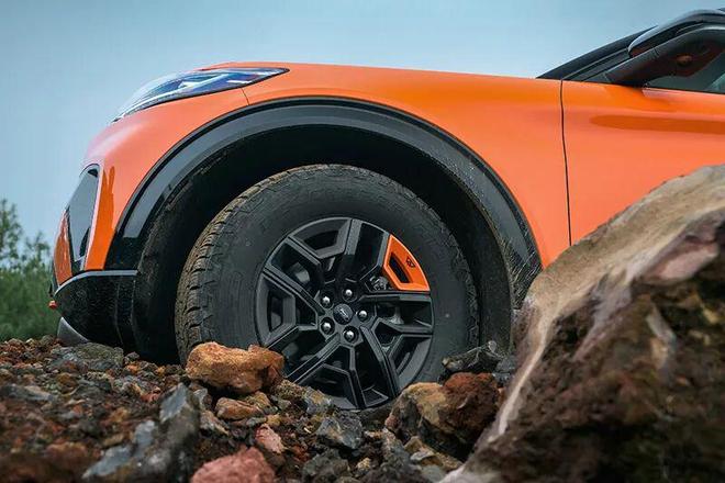 户外爱好者打造全钢底盘装甲+全地形AT胎冰球突破技巧探险者昆仑穿越版5座上市为(图4)